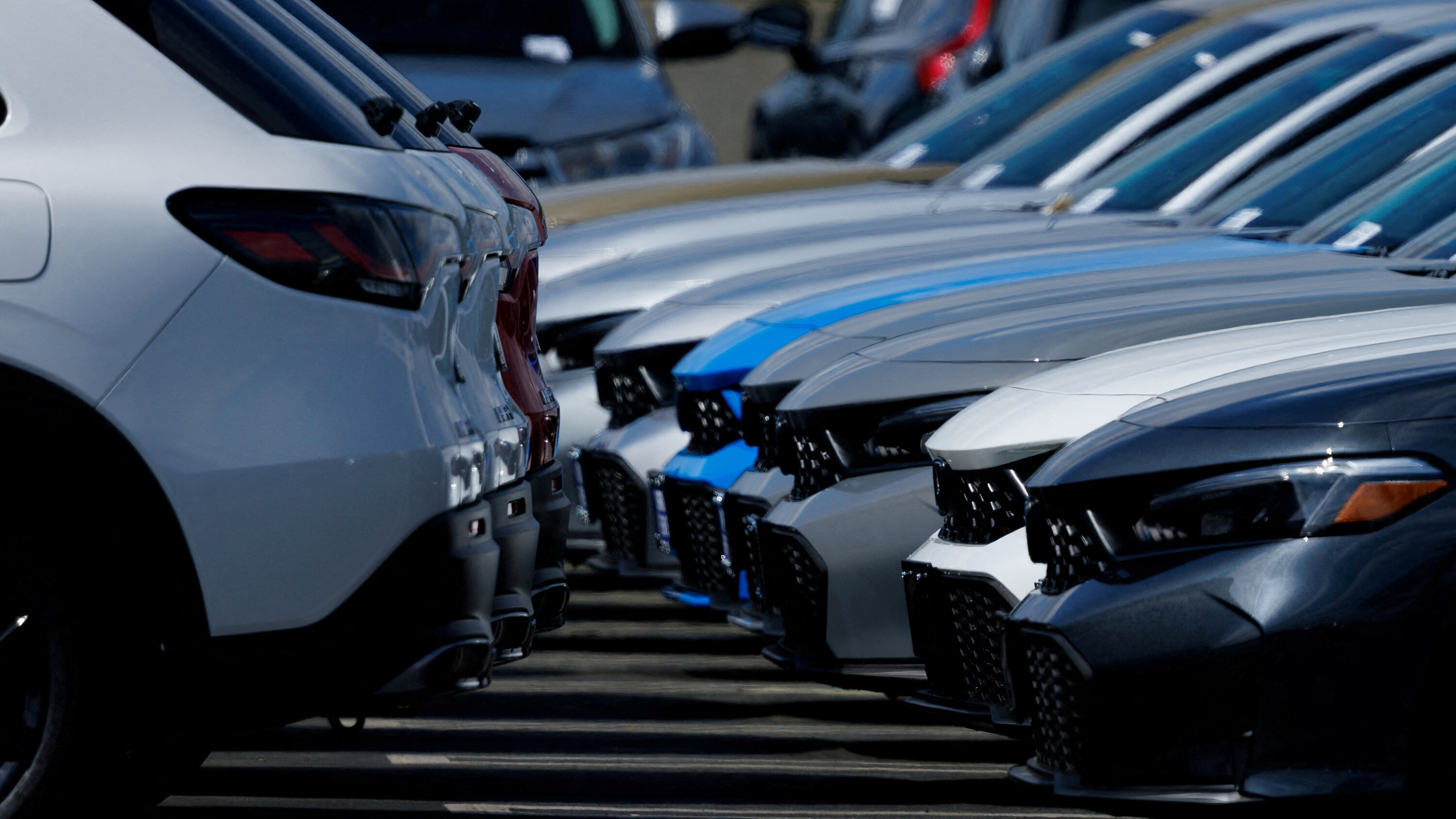 Các nhà sản xuất ô tô Nhật Bản lỗ hàng tỷ USD do thuế quan