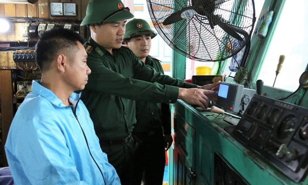Lực lượng chức năng tăng cường tuyên truyền cho ngư dân về quy định chống khai thác IUU, hướng tới nghề cá có trách nhiệm và bền vững.