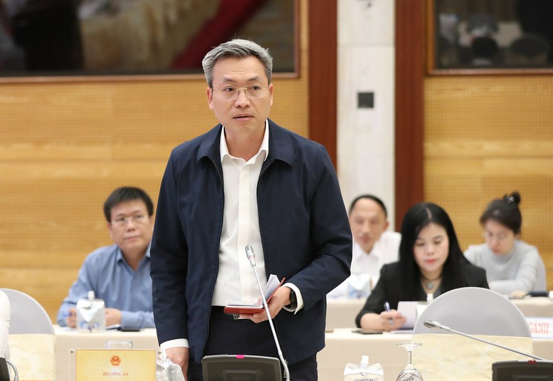 Thiếu tướng Nguyễn Quốc Toản, Chánh Văn phòng, Người phát ngôn của Bộ Công an thông tin về hai vụ án đang được cơ quan công an tiến hành điều tra - Ảnh: VGP