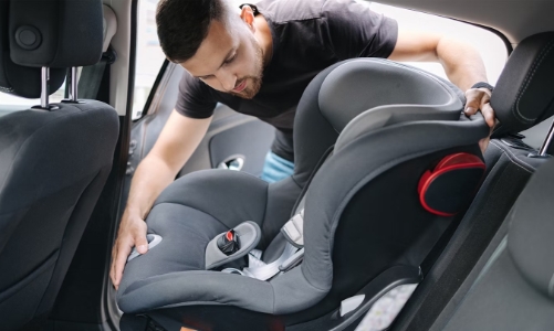 Quy định về thiết bị an toàn trên ô tô cá nhân “phải có” khi chở trẻ em từ 1/1/2026 
