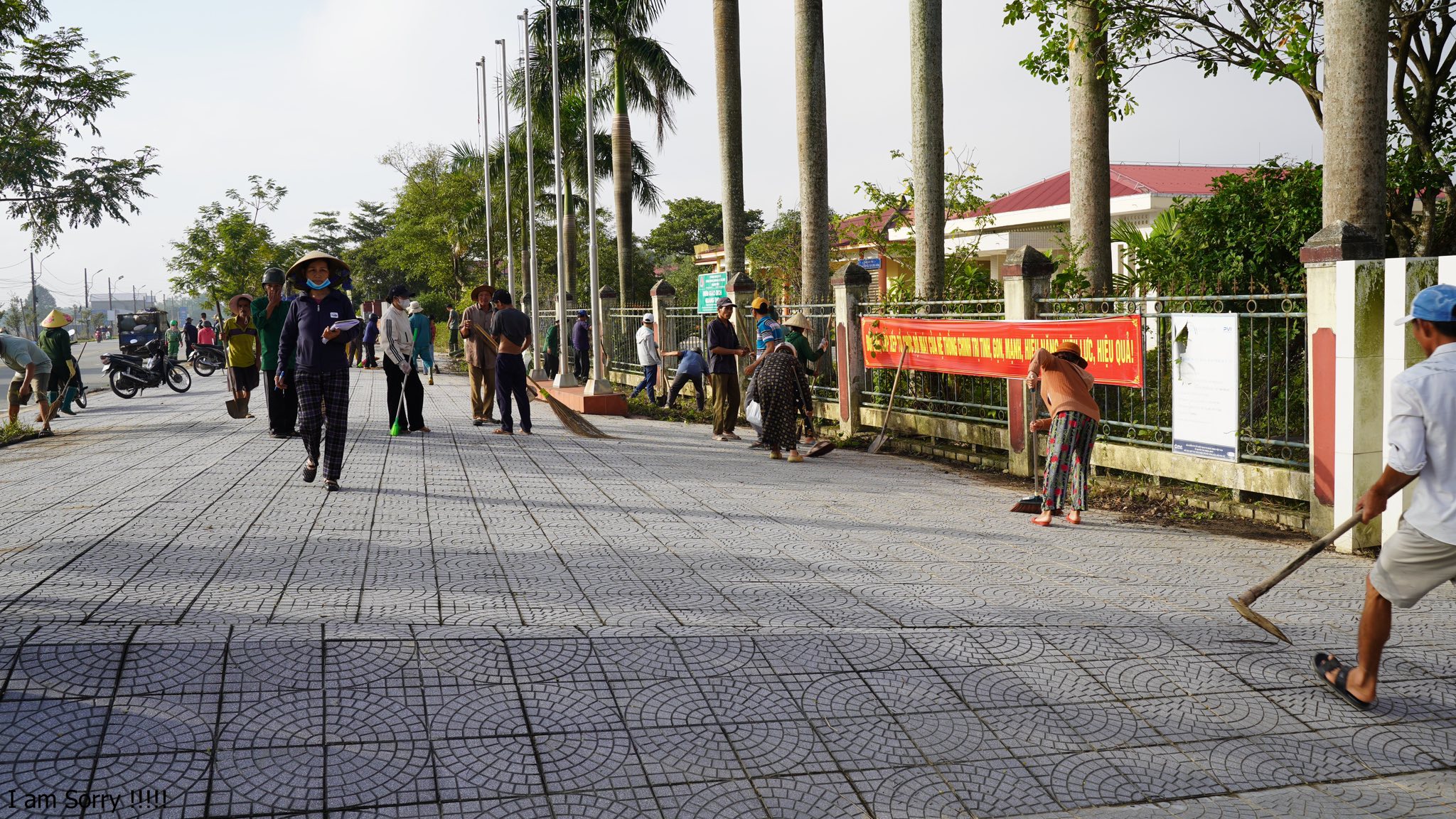 Môi trường đường phố được các lực lượng dọn dẹp, vệ sinh sạch sẽ trở lại.