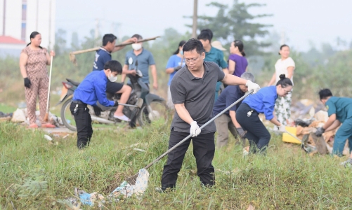 “Ngày Chủ nhật xanh” làm sạch thành phố Huế sau mưa lũ
