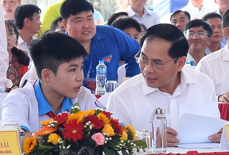 Phó Thủ tướng Bùi Thanh Sơn dự Lễ khởi công xây dựng Trường Nội trú liên cấp Tiểu học-THCS Vĩnh Gia, xã Vĩnh Gia, tỉnh An Giang - Ảnh: VGP/Hải Minh