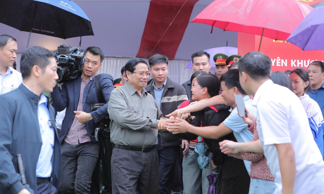 Thủ tướng Phạm Minh Chính cùng nhân dân xã biên giới Yên Khương