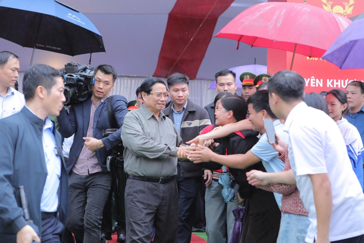 Thủ tướng Phạm Minh Chính cùng nhân dân xã biên giới Yên Khương