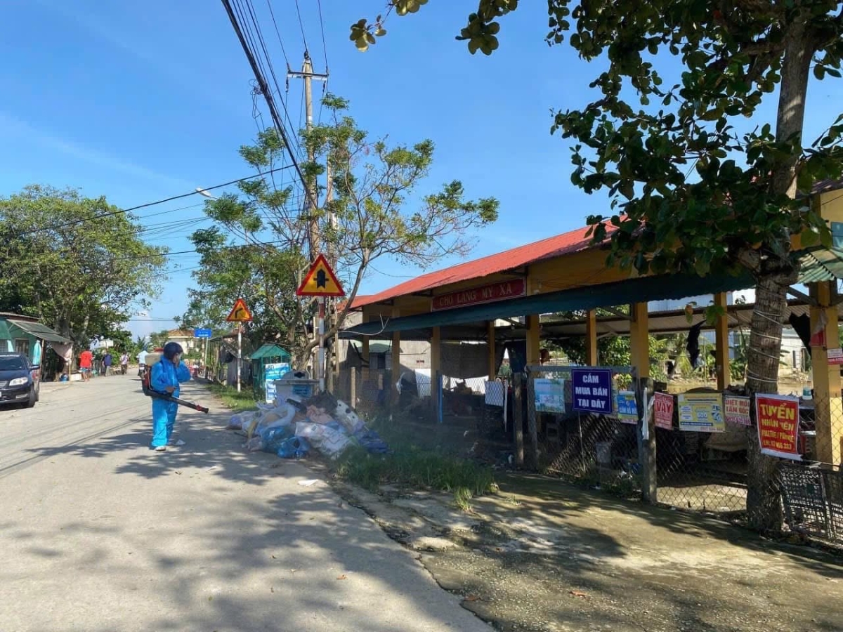 Phun&nbsp;khử khuẩn, tiêu độc khử trùng nhằm chủ động phòng ngừa nguy cơ bùng phát dịch bệnh&nbsp;sau&nbsp;mưa lũ