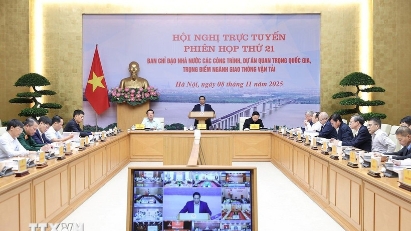 PM requests  completion of entire Cao Bang - Ca Mau expressway by December