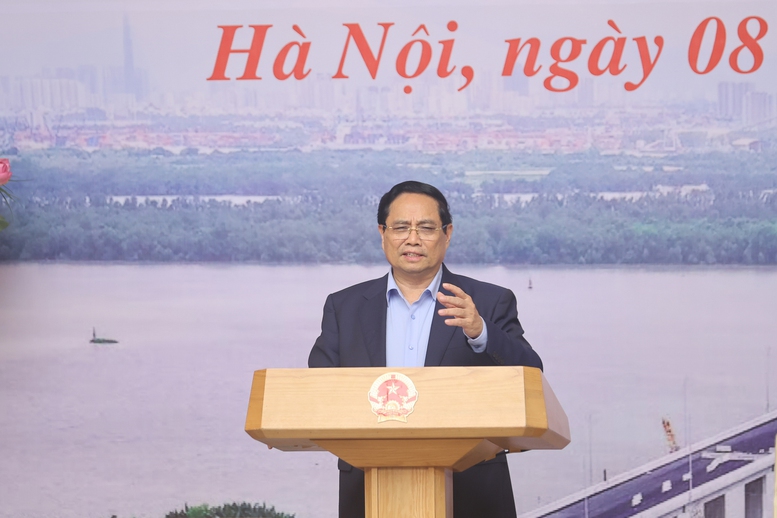 Thủ tướng yêu cầu phải tuyệt đối bảo đảm chất lượng công trình, vệ sinh môi trường, an toàn lao động, không vì tiến độ mà rút ngắn quy trình, sử dụng vật liệu không đạt tiêu chuẩn. Ảnh: VGP.