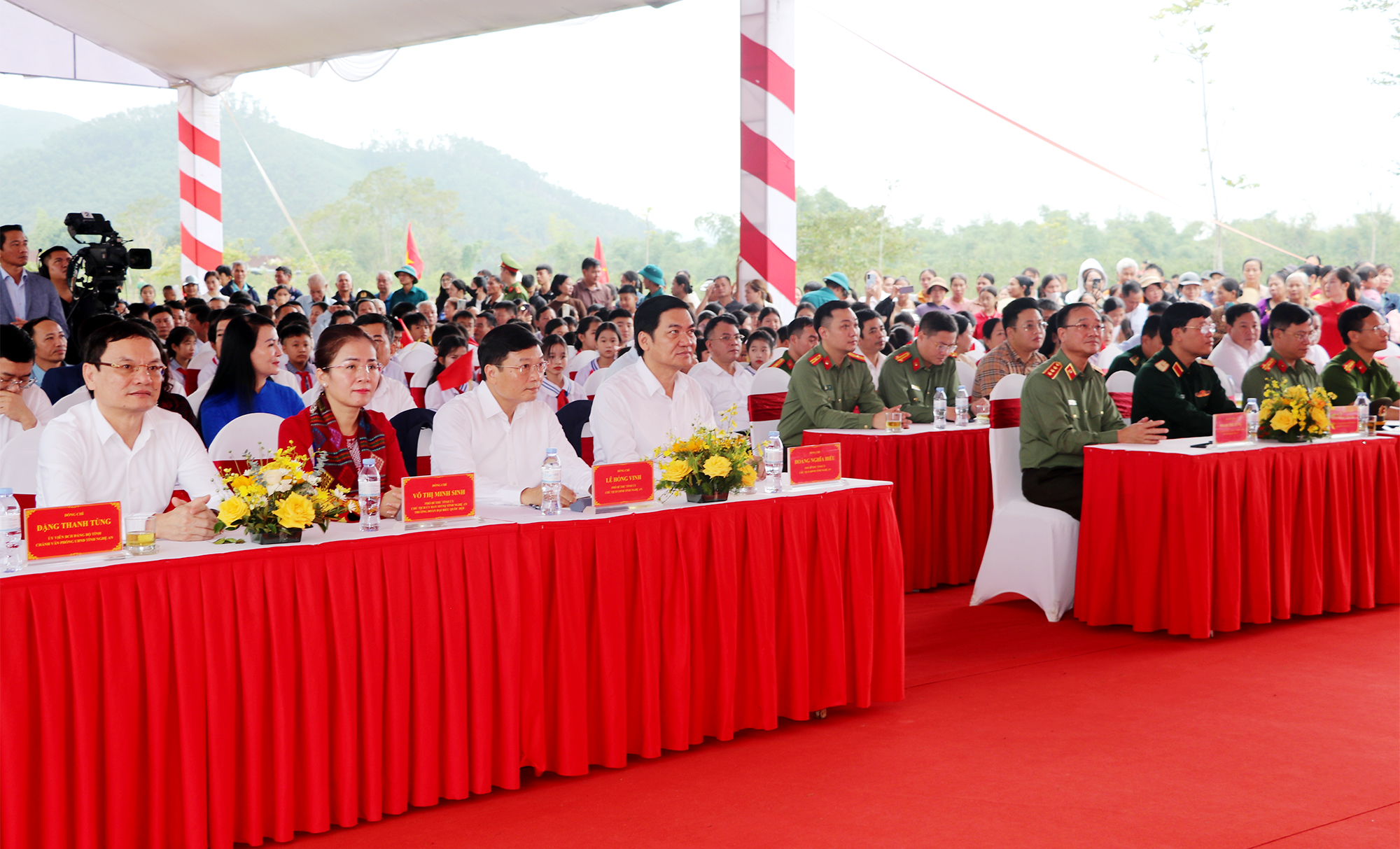 Các đại biểu tham dự buổi lễ