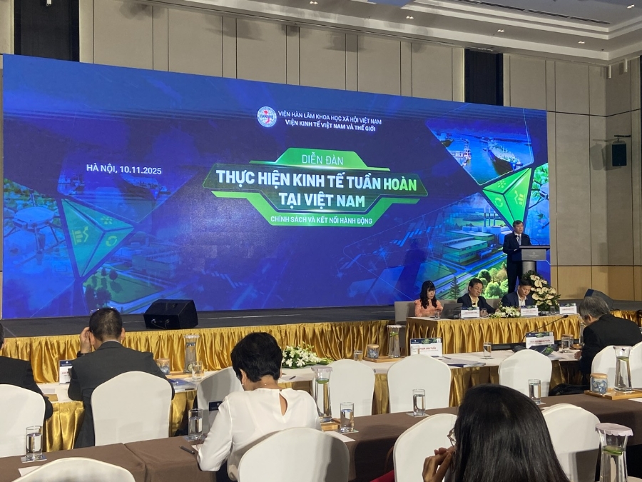 GS.TS Lê Văn Lợi, Chủ tịch Viện Hàn lâm Khoa học xã hội Việt Nam phát biểu khai mạc diễn đàn.