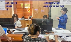 Chỉ riêng thủ tục chứng thực bản sao từ bản chính, mỗi tháng Thành phố tiếp nhận gần 70.000 hồ sơ. Ảnh minh họa