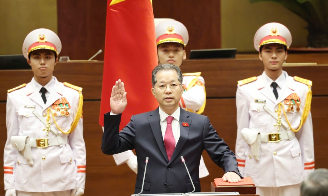 Tân Chánh án Tòa án nhân dân Tối cao Nguyễn Văn Quảng tuyên thệ. Ảnh: TTXVN.