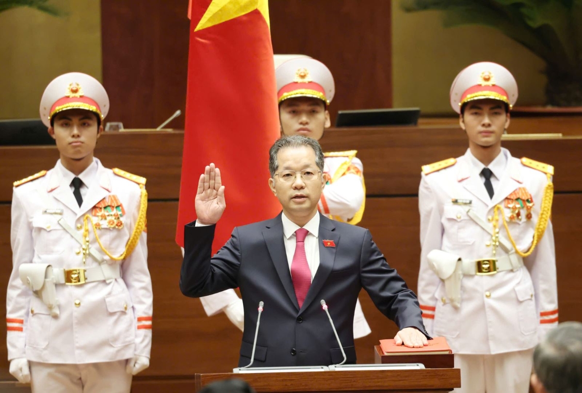 Tân Chánh án Tòa án nhân dân Tối cao Nguyễn Văn Quảng tuyên thệ. Ảnh: TTXVN.