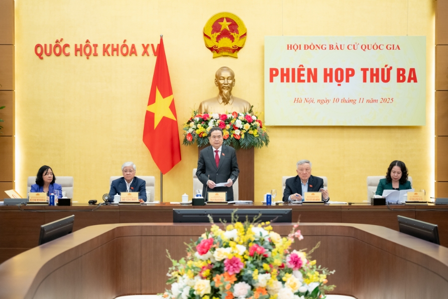 Chủ tịch Quốc hội Trần Thanh Mẫn, Chủ tịch Hội đồng Bầu cử quốc gia chủ trì Phiên họp. Ảnh: Quốc hội.