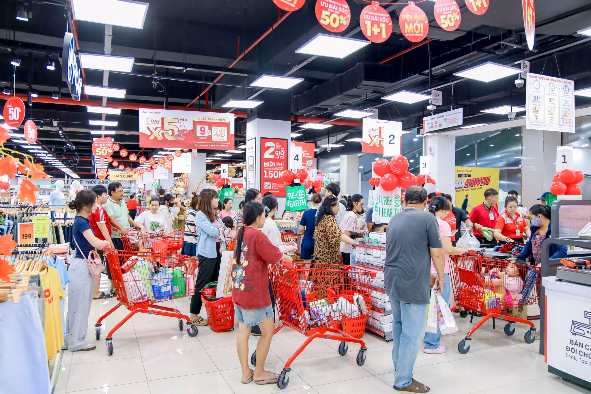 Doanh nghiệp bán lẻ hướng đến mùa tiêu dùng cuối năm - Ảnh 1