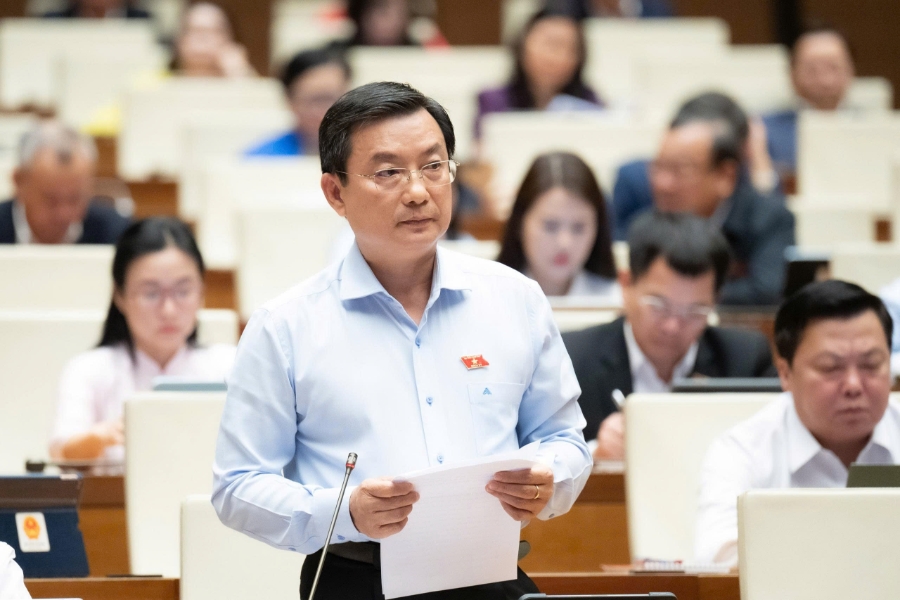 Đại biểu Phạm Trọng Nhân, Đoàn ĐBQH TP.HCM góp ý dự án Luật Phòng bệnh. Ảnh: Quochoi.vn.