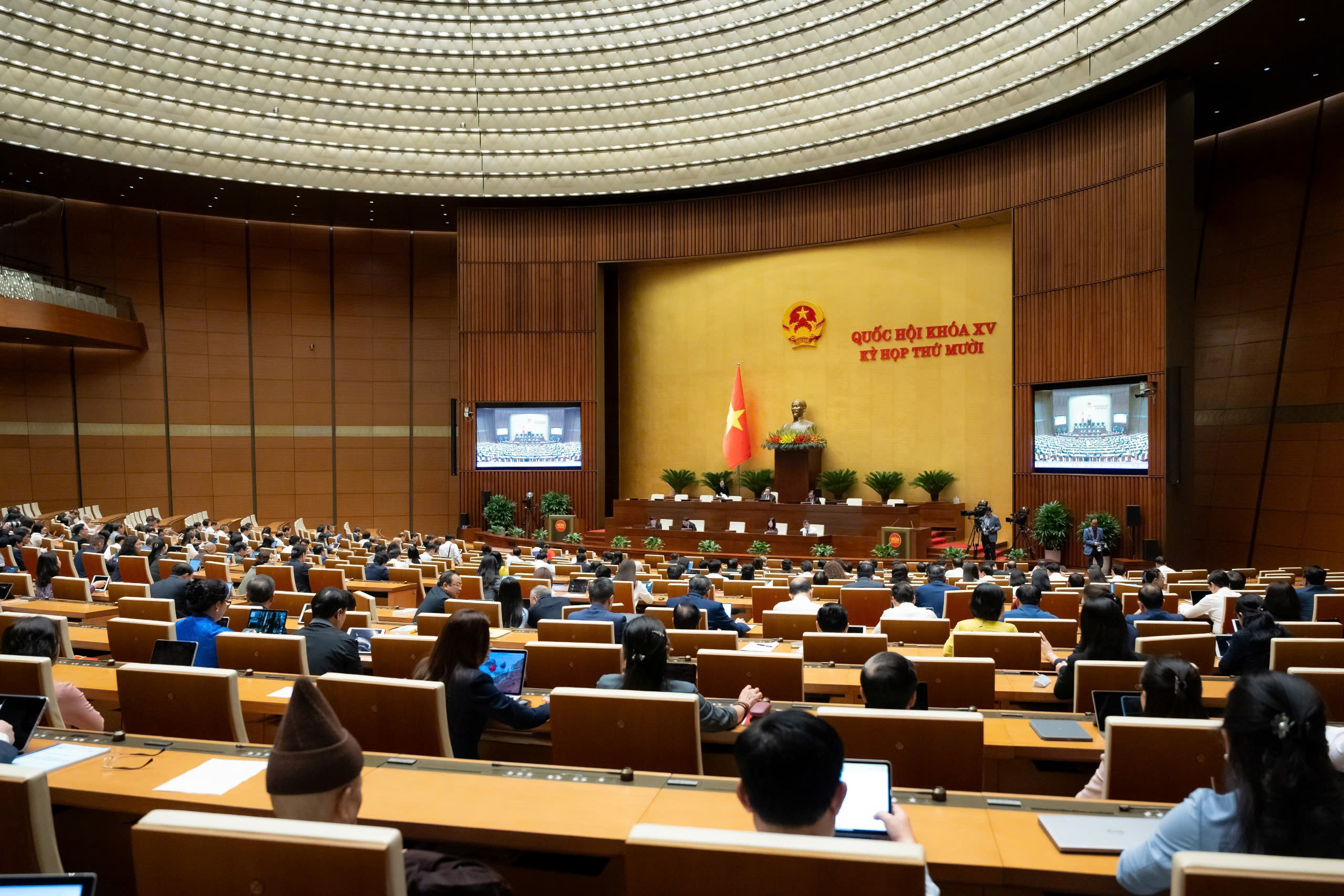 Quốc hội thảo luận dự án Luật Dân số. Ảnh: Quochoi.vn.