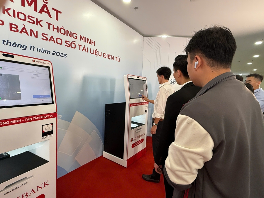 Hệ thống Kiosk thông minh mới giúp tiết kiệm thời gian và công sức, thời gian xử lý mỗi hồ sơ giảm từ 15 phút xuống còn 3–5 phút.
