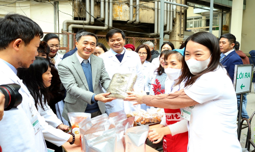 Người lao động ngành y có thể được nhận 2 triệu đồng trong dịp Tết 