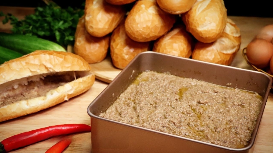 Hầu hết bệnh nhân bị ngộ độc sau ăn bánh mì đều phù hợp với tác nhân vi khuẩn đường ruột, nhiều khả năng là Salmonella.