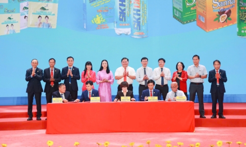 Lễ ra mắt sản phẩm mới và trao giải thưởng chương trình tri ân khách hàng Yến Sào Khánh Hòa Sanest