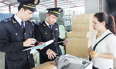 Thu ngân sách ngành Hải quan 10 tháng vượt mốc 379.000 tỷ