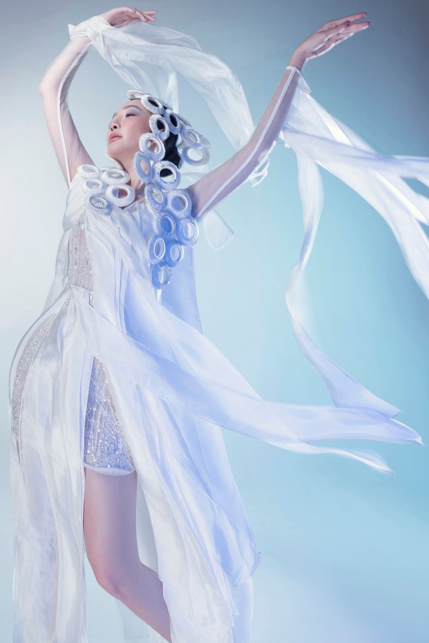 Tuần lễ thời trang quốc tế Việt Nam mùa này có gì mới? - Ảnh 1