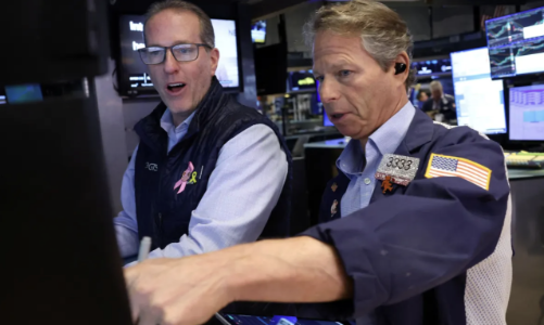 Chứng khoán Mỹ tăng điểm mạnh nhờ tin Chính phủ sắp mở cửa lại, giá dầu nhích lên