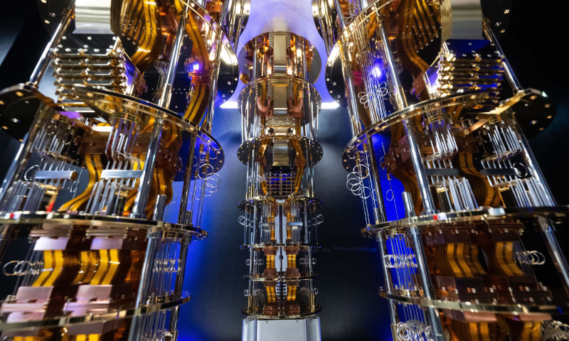 Mô hình chip lượng tử tại trung tâm dữ liệu lượng tử của IBM Đức. Ảnh: Marijan Murat/Zuma Pres