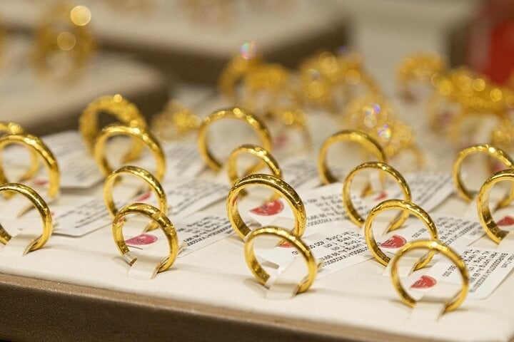 Giá bán vàng nhẫn tăng tới 4 triệu đồng/lượng chỉ trong 2 phiên đầu tuần