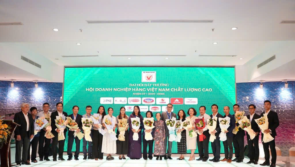 Ban Chấp hành Hiệp hội Doanh nghiệp Hàng Việt Nam Chất lượng cao nhiệm kỳ I (2025-2030) ra mắt đại hội.