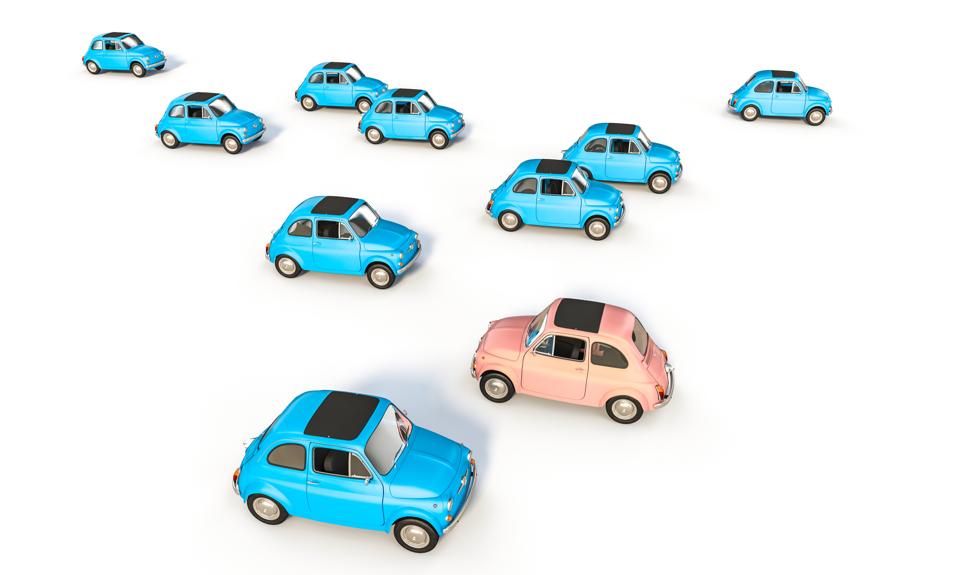 <i>Sự thay đổi được Liên minh Châu Âu khuyến khích vì họ thiết kế các quy tắc để giúp ngành công nghiệp ô tô dễ dàng kiếm lợi nhuận hơn với những chiếc xe lớn, đồng thời triệt tiêu tiềm năng của những chiếc xe giá rẻ dành cho thị trường đại chúng. Nhưng hiện thực khách quan đã khiến EU phải thay đổi.</i>