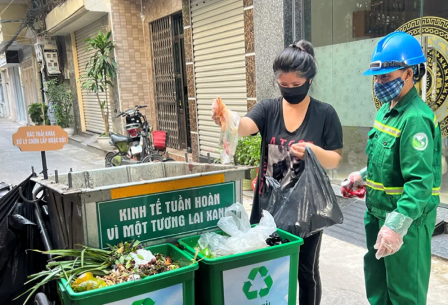 Phân loại rác tại nguồn là một bước đi quan trọng tạo nền tảng để xây dựng nền kinh tế tuần hoàn và bảo vệ môi trường bền vững. Ảnh minh họa