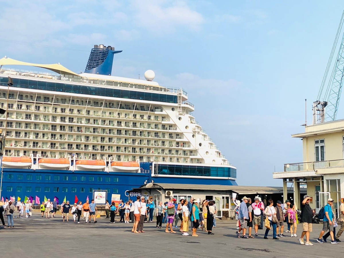 Các tàu biển đem đến hàng chục ngàn du khách quốc tế cho TP.HCM những tháng cuối năm.&nbsp;