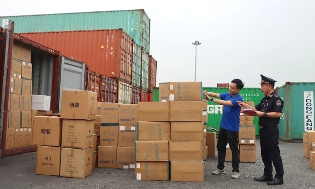 Ngành Hải quan xử lý 15.121 vụ buôn lậu, gian lận thương mại trong 10 tháng