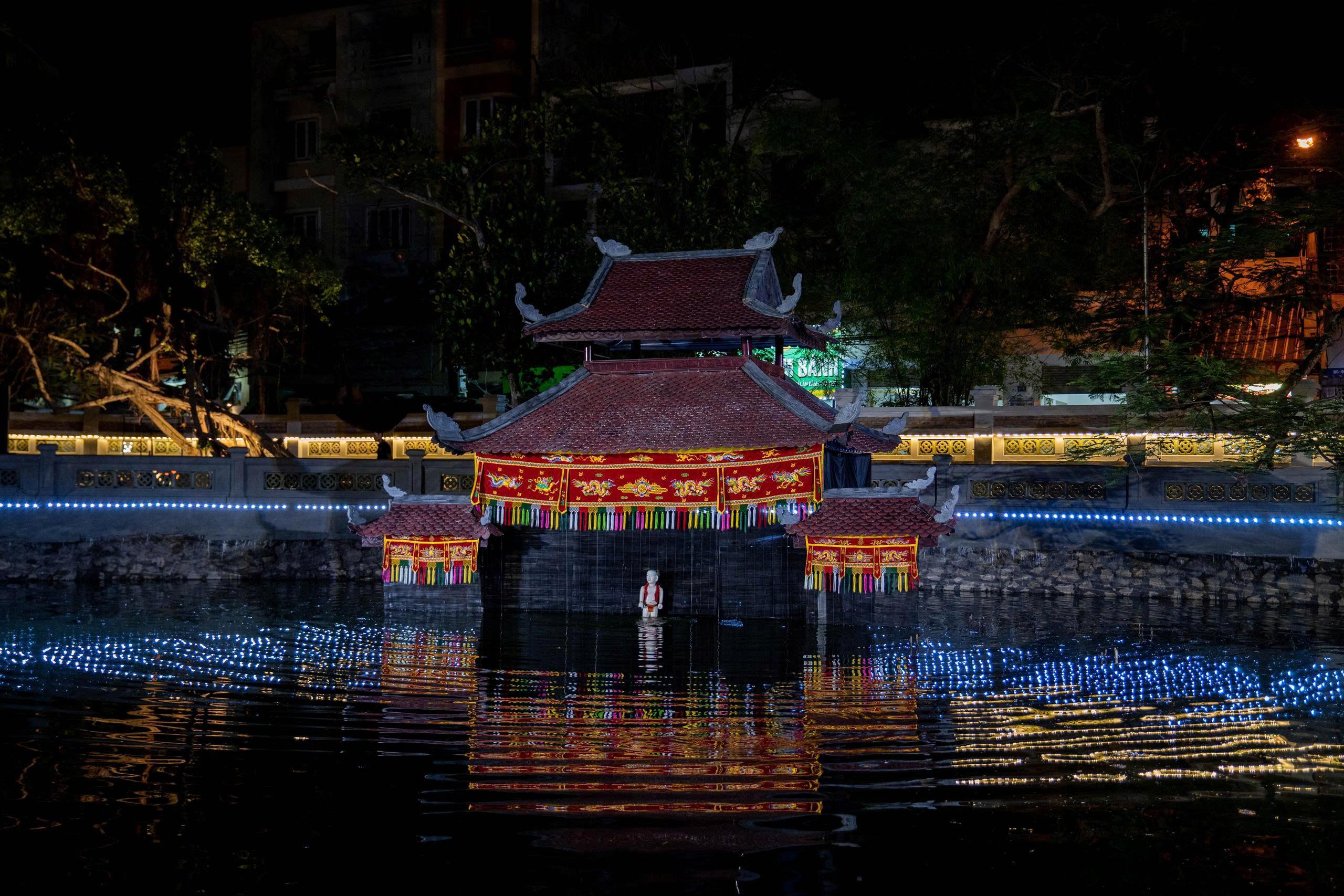 Tour đêm “Dấu thiêng Hàng Kênh” nhận được sự hưởng ứng từ du khách.