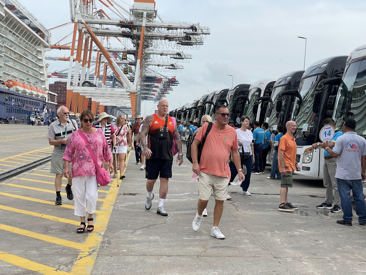 Tính hết năm 2025, Saigontourist phục vụ tổng cộng 75.000 khách tàu biển đến Việt Nam.