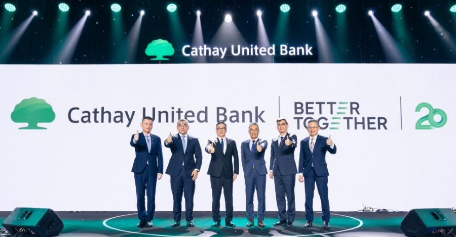Ông Andrew Kuo, Chủ tịch Hội đồng Quản trị Ngân hàng CUB (thứ ba từ trái sang). Ảnh: Cathay United Bank.