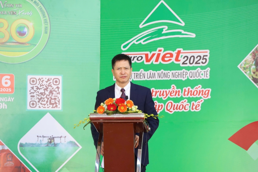 Ông Nguyễn Minh Tiến: 