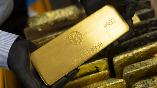 Giá vàng tiếp tục đi lên nhờ USD giảm, SPDR Gold Trust mua hơn 4 tấn
