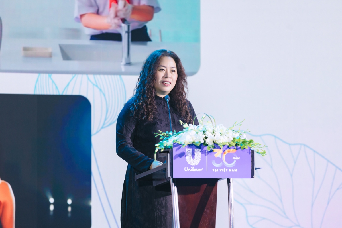 Bà Nguyễn Thị Bích Vân, Tổng Giám đốc Quốc gia của Unilever Việt Nam, tại buổi lễ.
