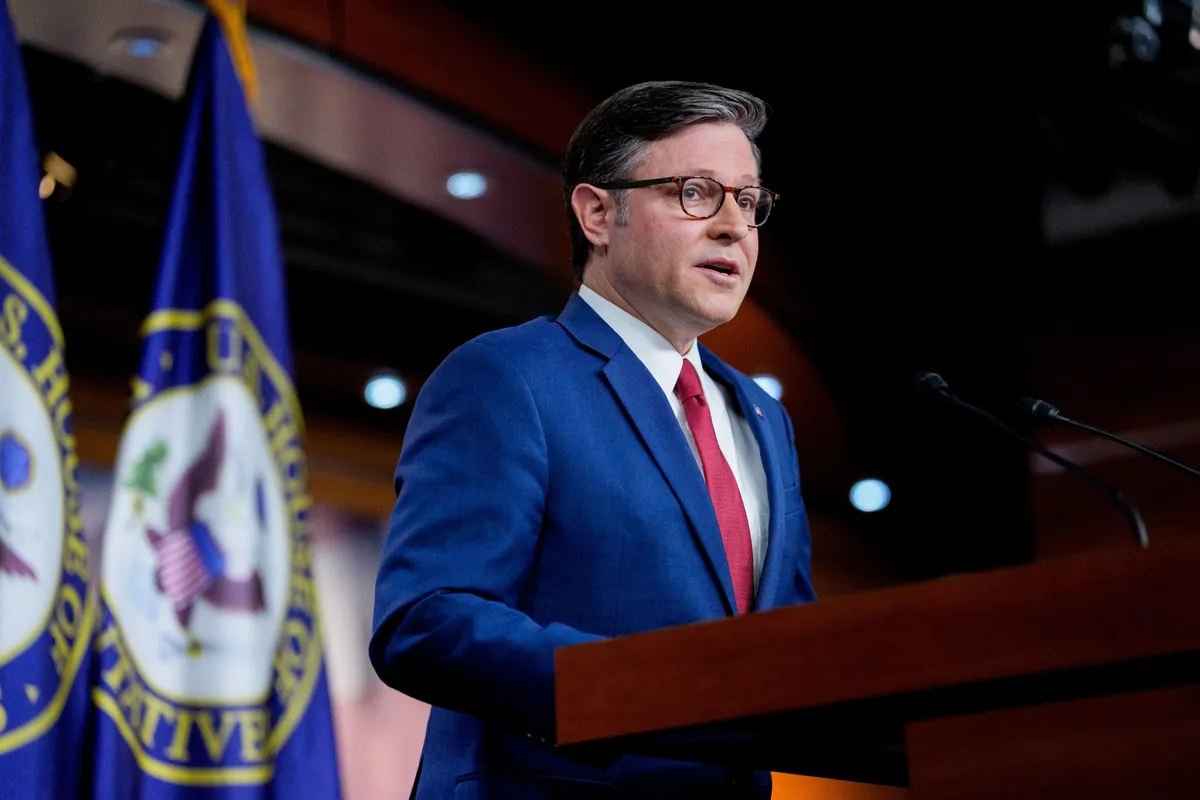 Chủ tịch Hạ viện Mỹ Mike Johnson tại một cuộc họp báo ở Capitol Hill ngày 10/11 - Ảnh: Bloomberg.