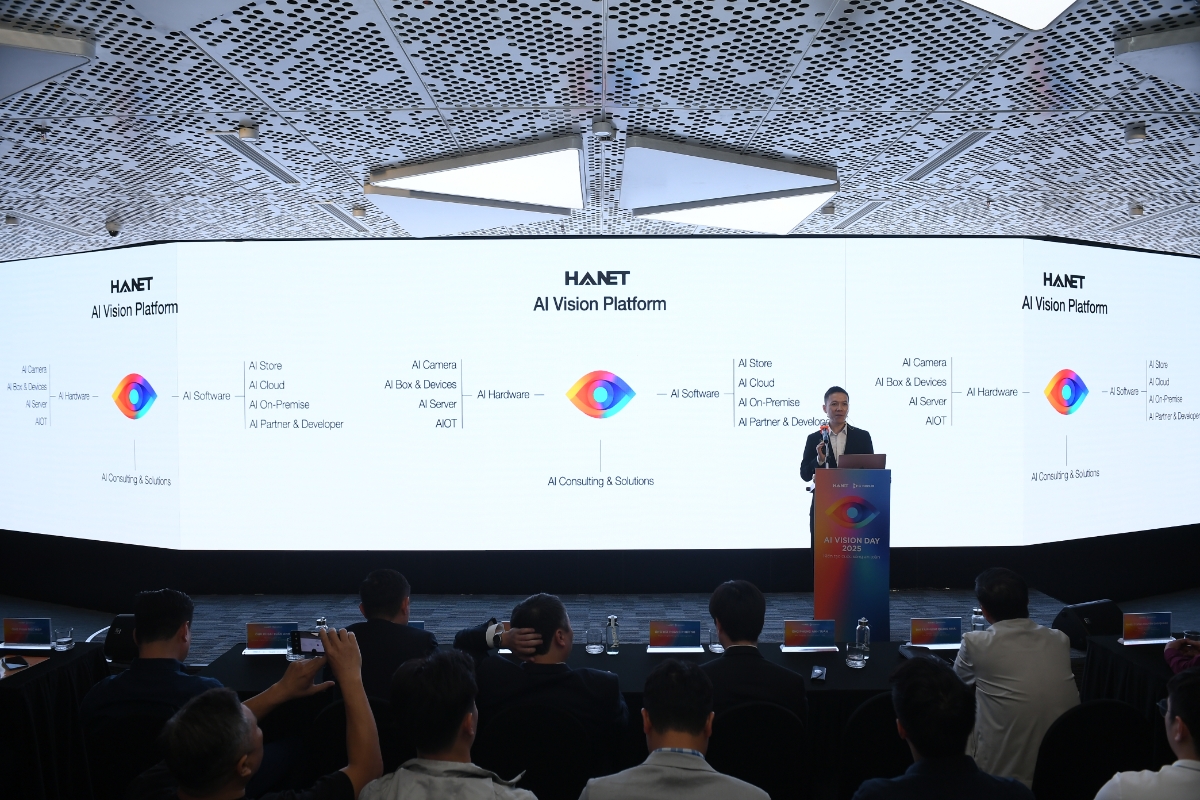 Ông Võ Đức Thọ, Tổng Giám đốc HANET Technology, giới thiệu về các tính năng AI tại sự kiện.