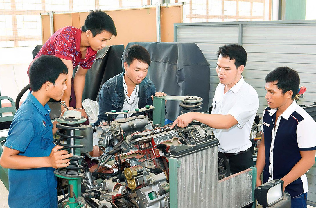 Lao động nông thôn Huế được hỗ trợ học nghề ngắn hạn để nâng cao tay nghề, tìm việc làm ổn định.