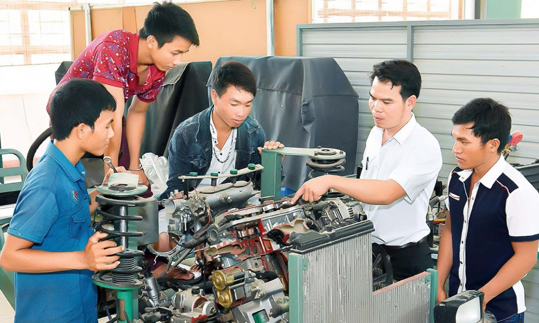 Lao động nông thôn Huế được hỗ trợ học nghề ngắn hạn để nâng cao tay nghề, tìm việc làm ổn định.