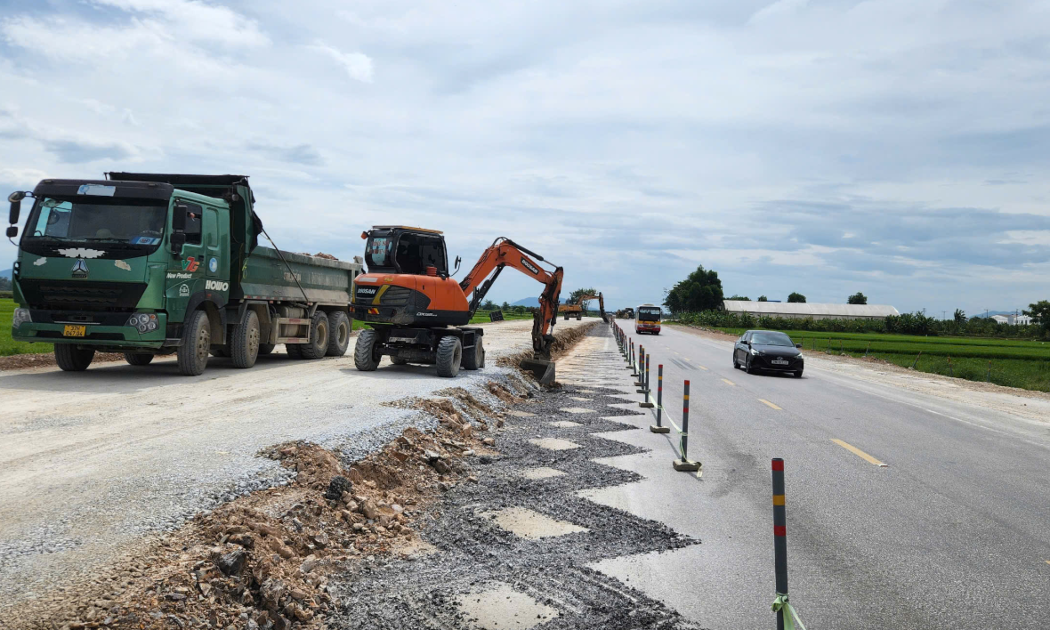 Dự án cải tạo, mở rộng Quốc lộ 46 đoạn Vinh – Nam Đàn. Ảnh: Văn Thanh