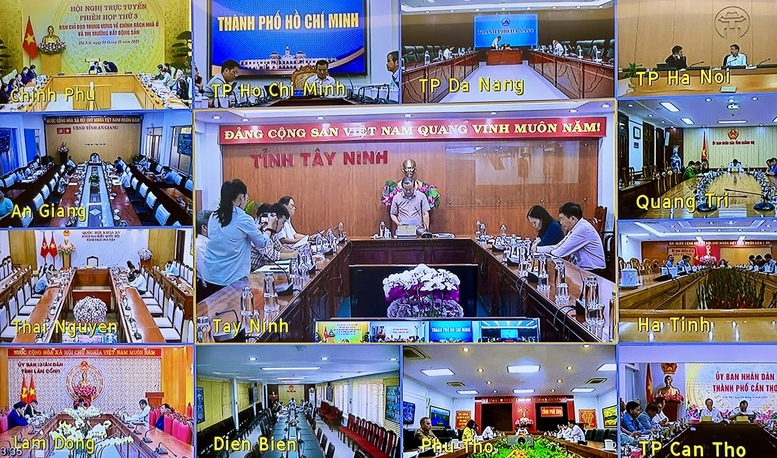 Phiên họp được kết nối trực tuyến từ trụ sở Chính phủ tới các địa phương - Ảnh: VGP