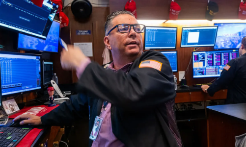 Dow Jones lập kỷ lục, giá dầu đi lên