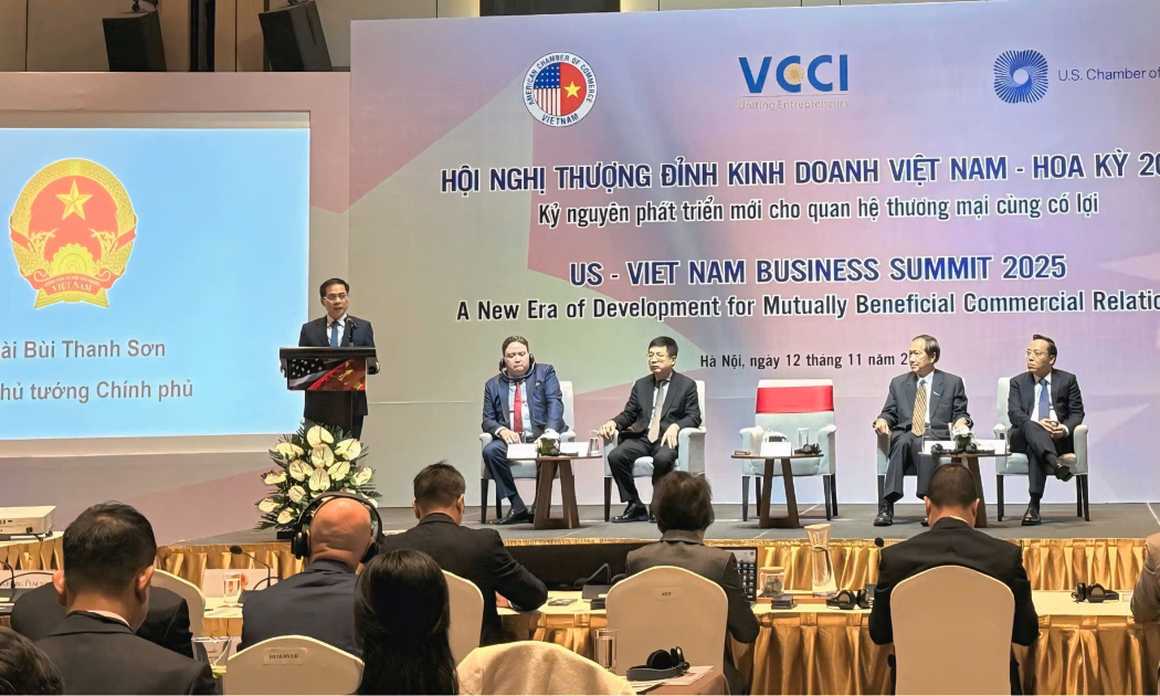Phó Thủ tướng Chính phủ Bùi Thanh Sơn phát biểu tại Hội nghị Thượng đỉnh Kinh doanh Việt Nam – Hoa Kỳ lần thứ 8 diễn ra vào ngày 12/11 tại Hà Nội .