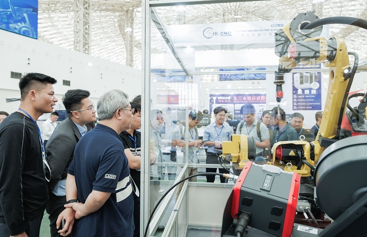 Doanh nghiệp tìm kiếm cơ hội hợp tác tại triển lãm.